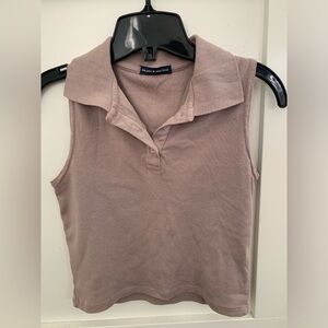 Brandy Melville sleeveless polo in mauve colour
